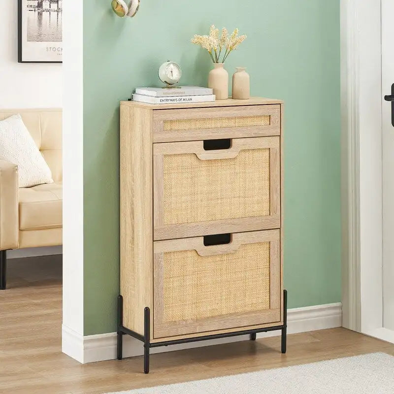 Meuble à chaussures noir moderne avec 2 portes abattantes, tiroir supérieur et design en rotin – Rangement pour entrée